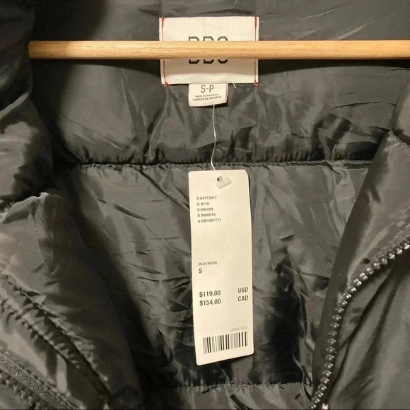 NWOT  BDG crop puffer black jacket - Picture 4 of 8